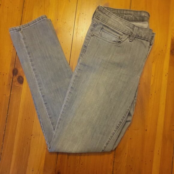 Levi's Women's Modern Rise Skinny Curve in Gray Denim - Size 27 - Picture 11 of 13